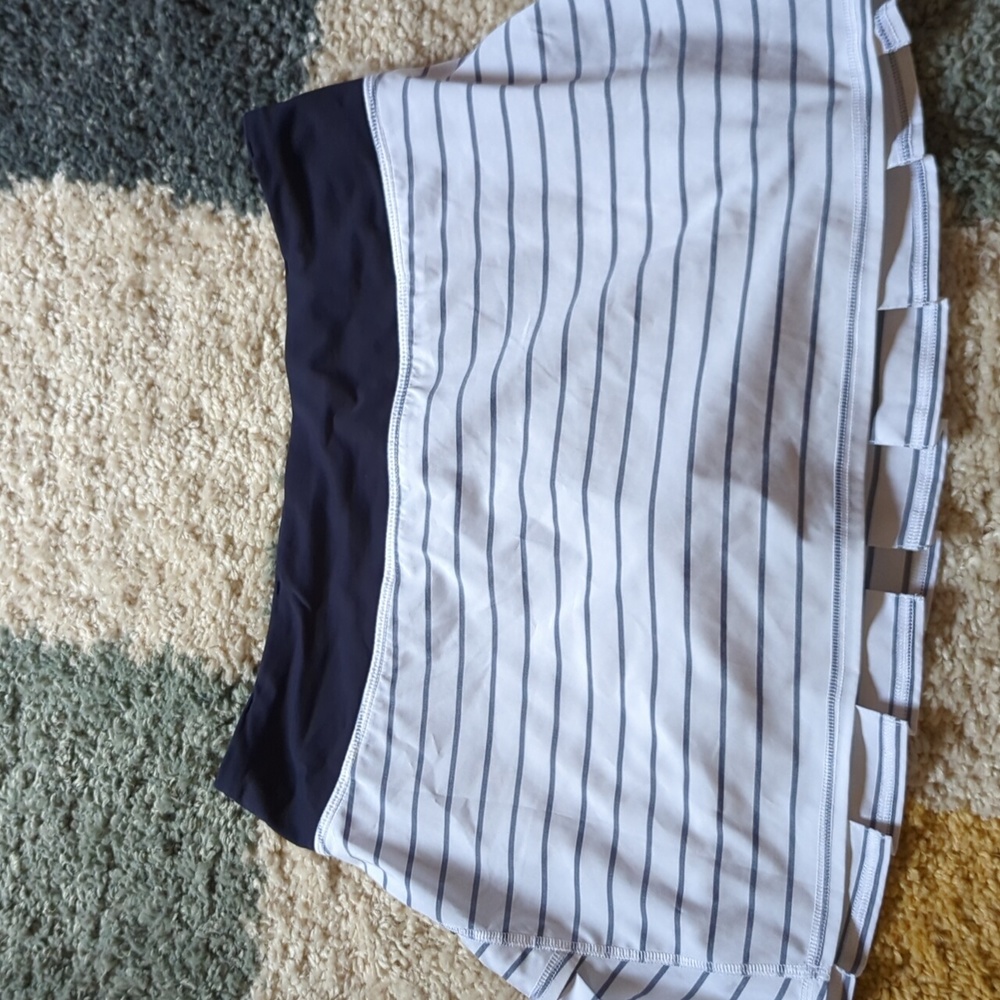 Lululemon Pace Setter blue stripped Skort 6